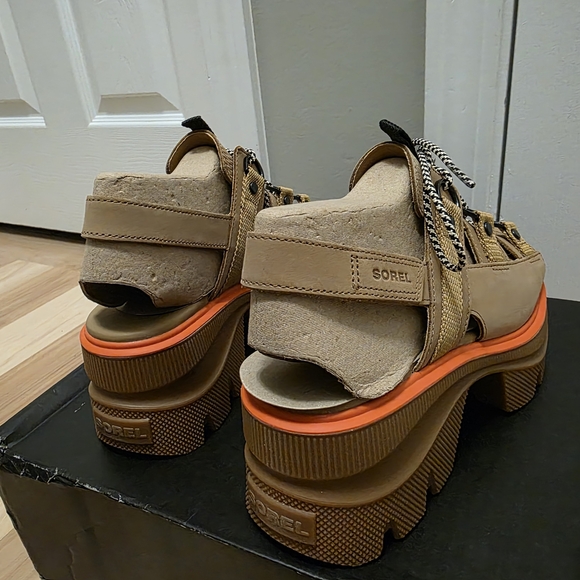 Sorel Tan and Orange Chunky Sandals - Picture 4 of 5